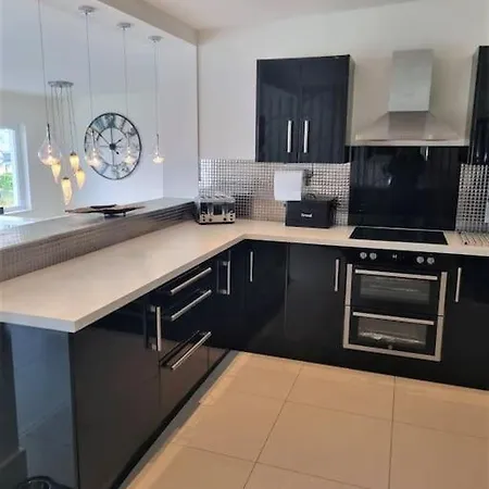 Brantlea Detached 4 Bed Home, Hot Tub, View, Parking, Pet Friendly 鲍内斯温德米尔