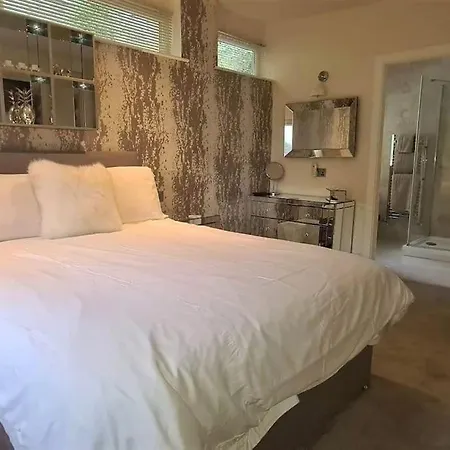 Brantlea Detached 4 Bed Home, Hot Tub, View, Parking, Pet Friendly 鲍内斯温德米尔