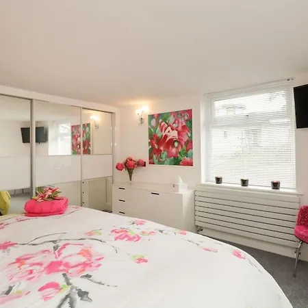 度假居 Brantlea Detached 4 Bed Home, Hot Tub, View, Parking, Pet Friendly 鲍内斯温德米尔