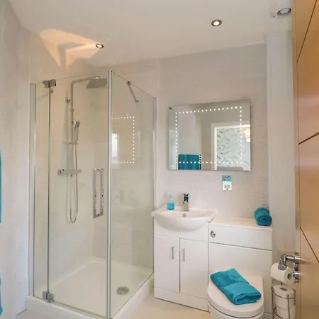 Brantlea Detached 4 Bed Home, Hot Tub, View, Parking, Pet Friendly