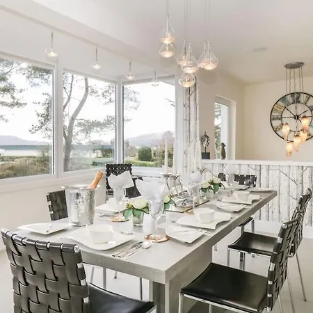 Brantlea Detached 4 Bed Home, Hot Tub, View, Parking, Pet Friendly 度假居