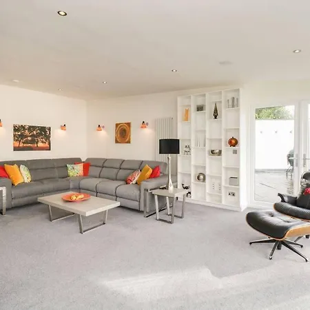 Brantlea Detached 4 Bed Home, Hot Tub, View, Parking, Pet Friendly * 鲍内斯温德米尔