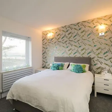 Brantlea Detached 4 Bed Home, Hot Tub, View, Parking, Pet Friendly Holiday home Bowness-on-Windermere