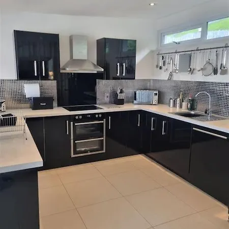 Brantlea Detached 4 Bed Home, Hot Tub, View, Parking, Pet Friendly *